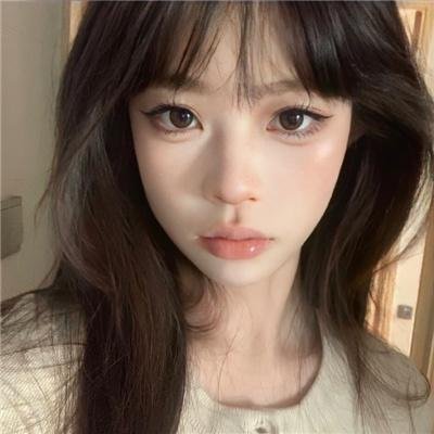 院子里的女人